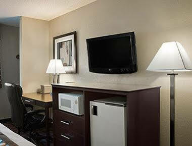 Super 8 By Wyndham Wi Whitewater